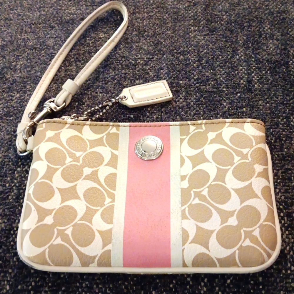 Coach Wristlet, great condition.